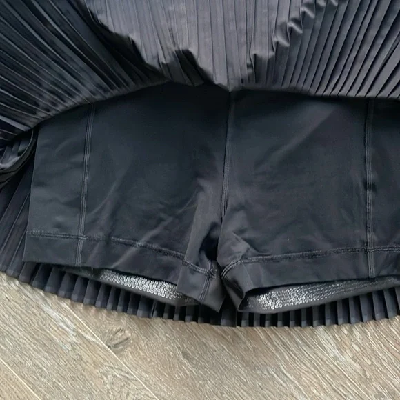 Lululemon Varsity High-Rise Pleated Tennis Skirt Size 8 - Picture 3 of 3